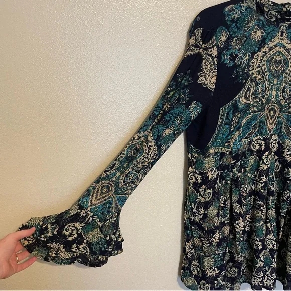 Free People Lady Luck Printed Tunic Blouse Size Medium Open Back Buttons Flare - Picture 5 of 13